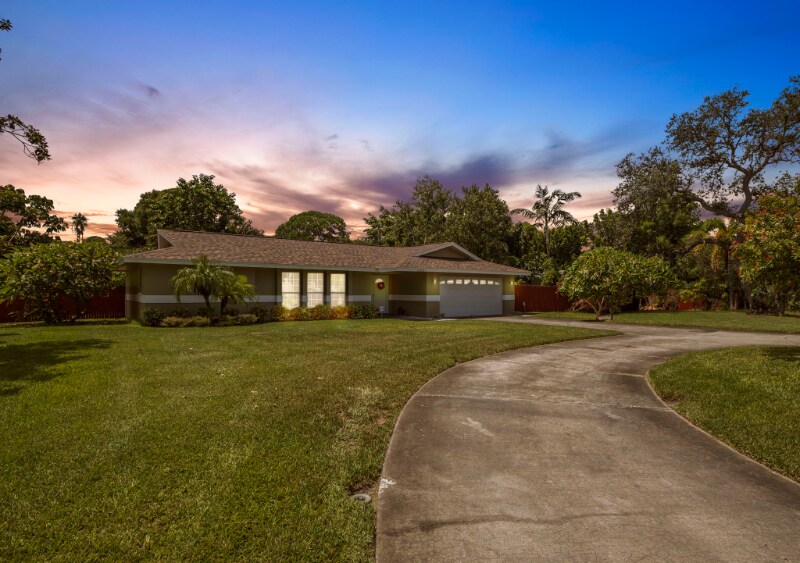 1100 Pinellas Point Dr S in St. Petersburg, FL - Building Photo