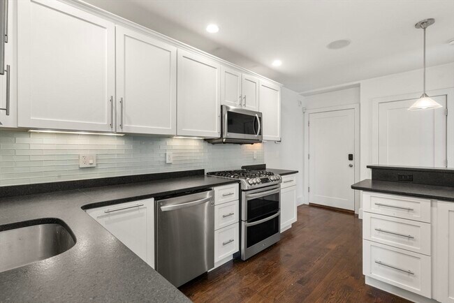 12 Mohawk St in Boston, MA - Building Photo - Building Photo