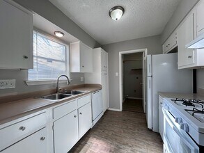 10409 Golden Meadow Dr in Austin, TX - Foto de edificio - Building Photo