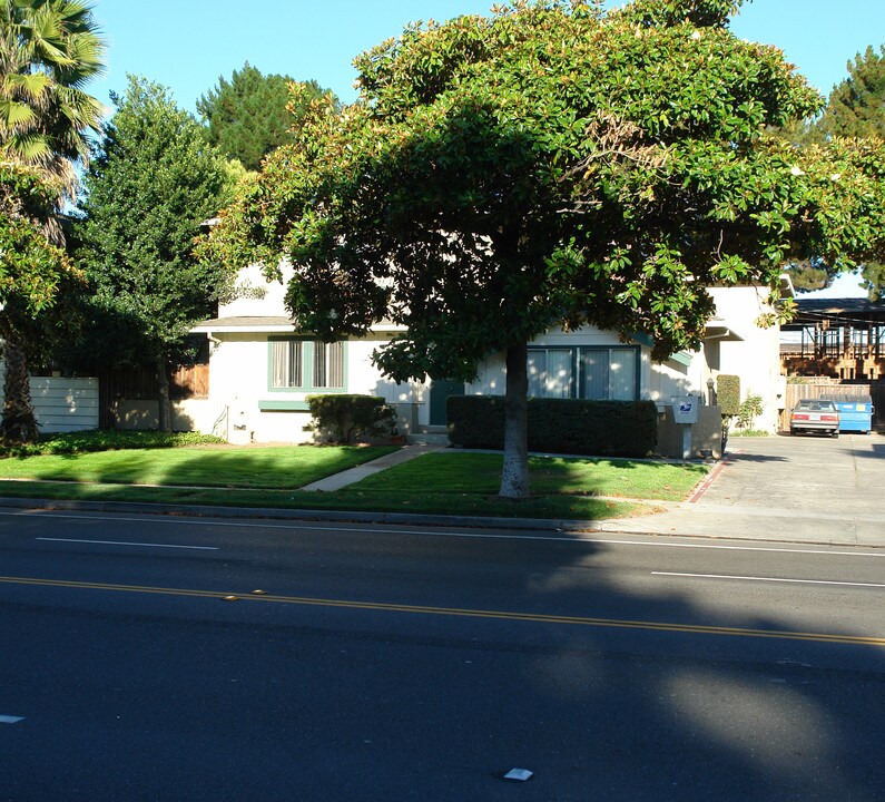 1363 S Wolfe Rd in Sunnyvale, CA - Building Photo