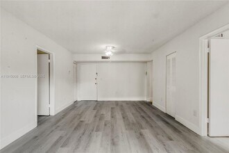 4855 NW 7th St in Miami, FL - Building Photo - Building Photo