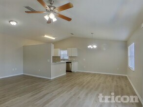 216 Cobalt Dr in Kissimmee, FL - Foto de edificio - Building Photo