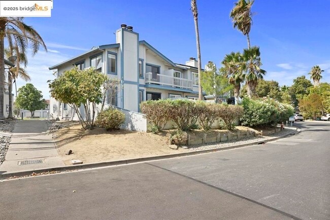 property at 927 Lido Cir