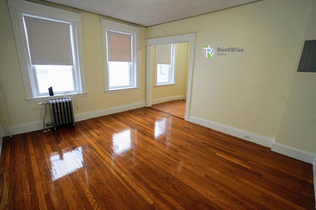 231-235 Park Dr in Boston, MA - Building Photo