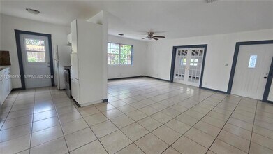 2100 N 62nd Ave in Hollywood, FL - Building Photo - Building Photo