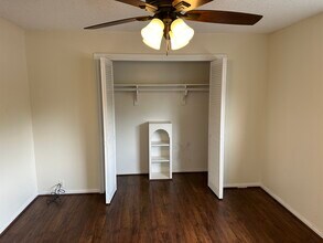 223 Blue Castle Ln in Houston, TX - Building Photo - Building Photo