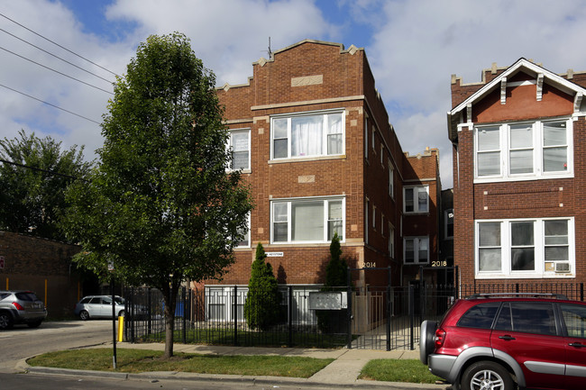 2014-2018 N Keystone Ave in Chicago, IL - Foto de edificio - Building Photo