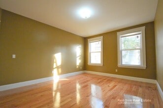 10 Treadway Rd, Unit 3 in Boston, MA - Foto de edificio - Building Photo