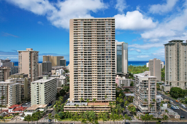 2121 Ala Wai in Honolulu, HI - Building Photo - Building Photo