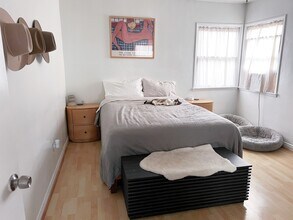 2215 Carmona Ave in Los Angeles, CA - Foto de edificio - Building Photo