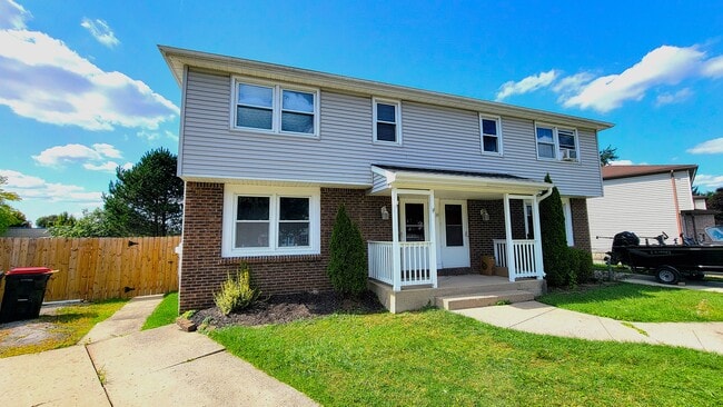 35 Broezel Ave, Unit 35