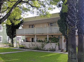 1122 E La Deney Ct Apartments