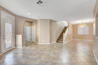 569 Newberry Springs Dr in Las Vegas, NV - Building Photo - Building Photo