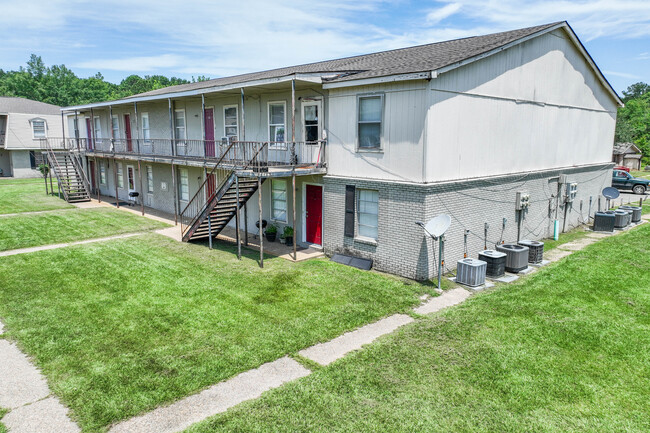 Royal Oaks Apartments in Hattiesburg, MS - Building Photo - Building Photo