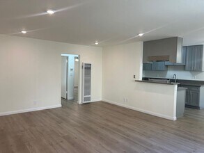 Yar5130 in Encino, CA - Building Photo - Interior Photo
