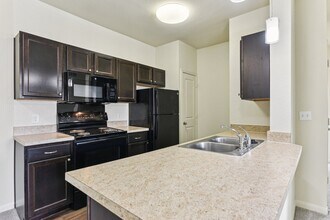 The Heights on Parmer in Austin, TX - Foto de edificio - Building Photo