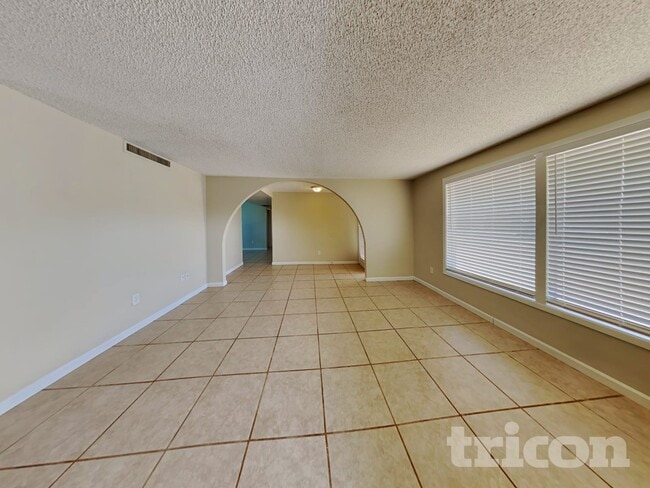 3830 W Royal Palm Rd in Phoenix, AZ - Foto de edificio - Building Photo