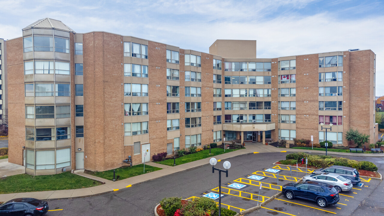 Fletcher's View in Brampton, ON - Building Photo