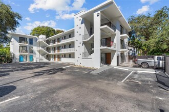 3226 Mary St in Miami, FL - Building Photo - Building Photo