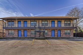 Knoll Creek Apartments in Azle, TX - Building Photo - Building Photo