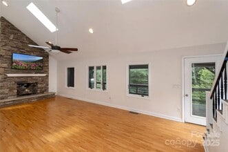 187 Pine Vlg, Unit 1 in Blowing Rock, NC - Building Photo - Building Photo