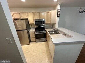 27 Victory Ct in Dover, NJ - Building Photo - Building Photo