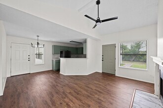 2907 W Slaughter Ln in Austin, TX - Building Photo - Building Photo