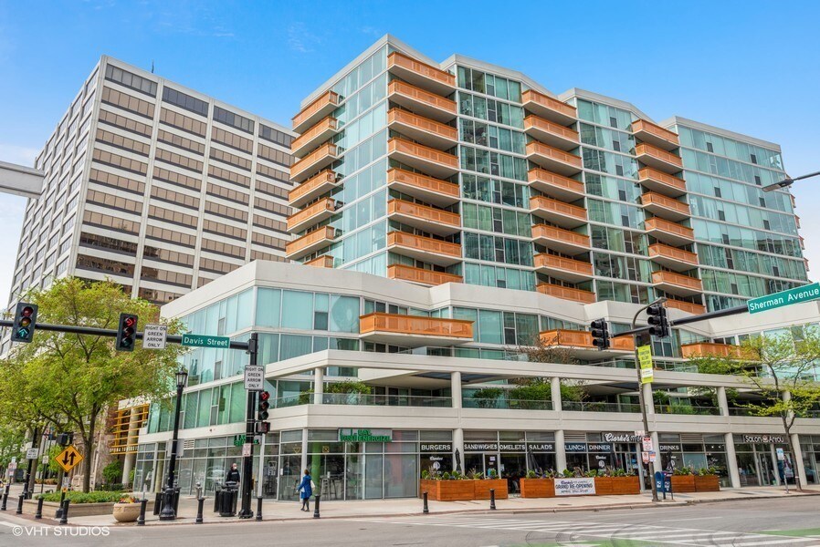 1580 Sherman Ave in Evanston, IL - Building Photo