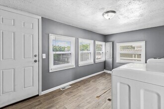 319 Elm St in Leavenworth, KS - Building Photo - Building Photo