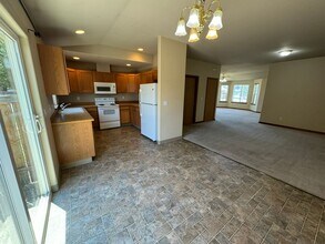 113 W Greenfield Ave in Ellensburg, WA - Building Photo - Building Photo