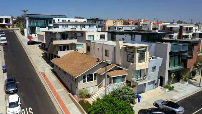 1320 Manhattan Ave in Manhattan Beach, CA - Building Photo - Building Photo