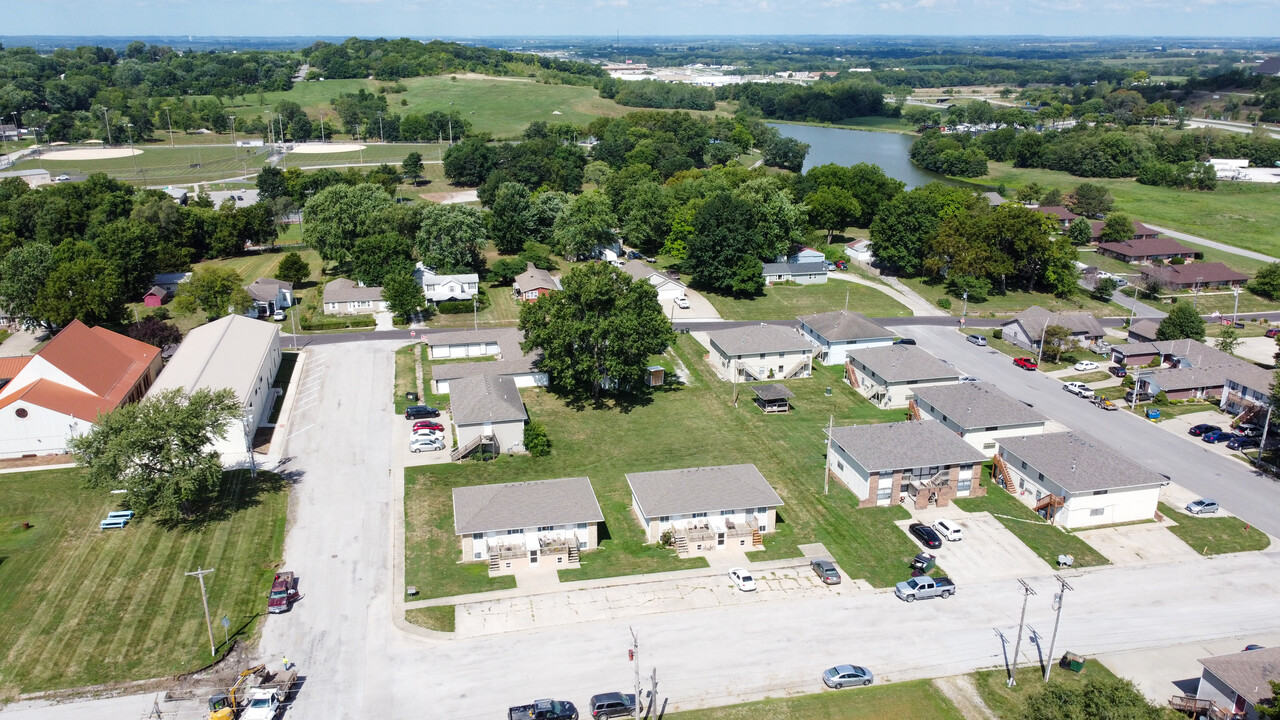 301 N 3rd St in Odessa, MO - Building Photo