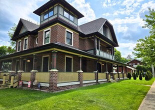 203 S Columbia St in Naperville, IL - Building Photo - Building Photo