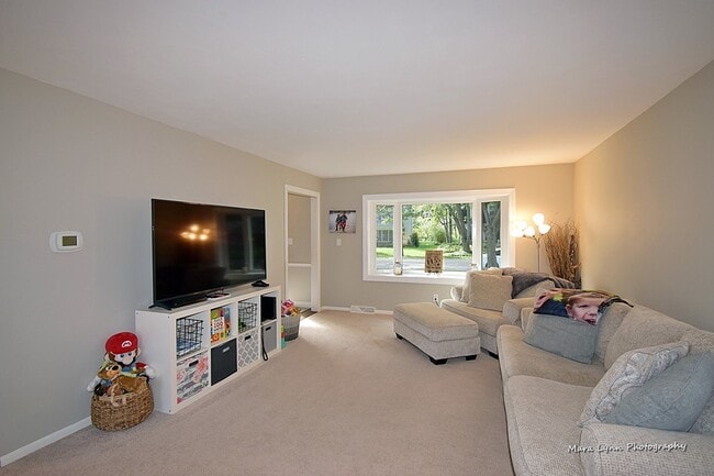 9 S Northampton Dr in Geneva, IL - Building Photo - Building Photo