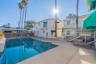 Paradise Valley Apartments in Phoenix, AZ - Building Photo - Interior Photo