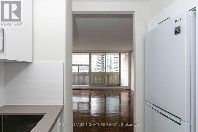 33 Isabella St in Toronto, ON - Building Photo - Building Photo