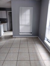 1652 Cedar Lake Dr, Unit D in Baton Rouge, LA - Foto de edificio - Building Photo