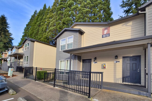 Pleasant Ridge Apartments in Oregon City, OR - Building Photo - Building Photo