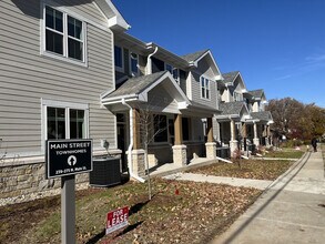 Main Street Townhomes in Oregon, WI - Building Photo - Building Photo
