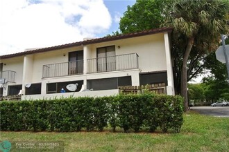 10627 Royal Palm Blvd in Coral Springs, FL - Building Photo - Building Photo