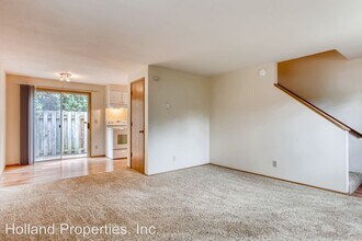6320 SW Beaverton Hillsdale Hwy in Portland, OR - Building Photo - Building Photo