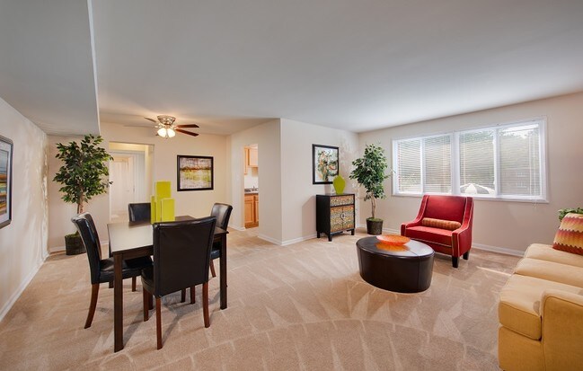 The Plaza Apartments in Hyattsville, MD - Building Photo - Building Photo