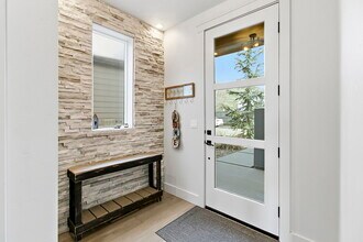 6777 E Warm Springs Ave in Boise, ID - Building Photo - Building Photo