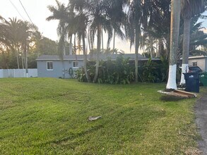 14920 N Spur Dr in Miami, FL - Building Photo - Building Photo