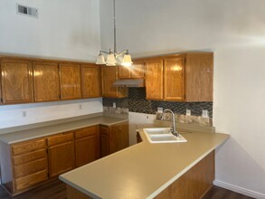 608 Isla Bonita St in Bakersfield, CA - Building Photo - Building Photo