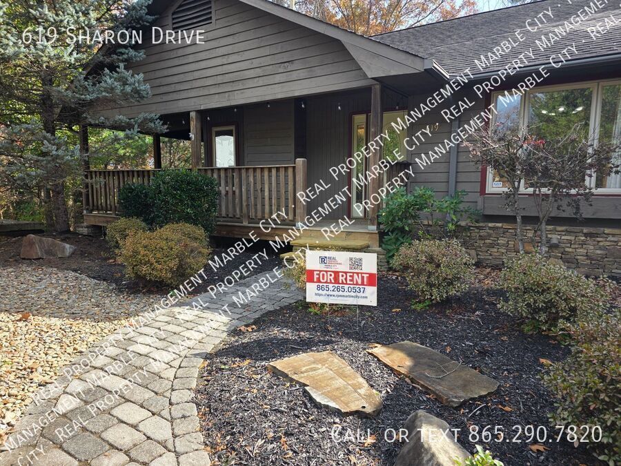 619 Sharon Dr in Pigeon Forge, TN - Building Photo