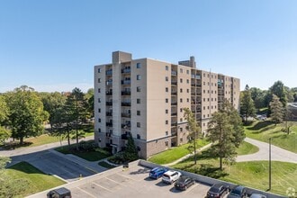 Berkshire Apartments & Townhomes in London, ON - Building Photo - Building Photo
