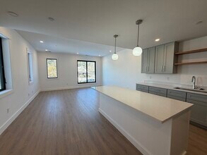 1060 Main St in Millis, MA - Building Photo - Building Photo