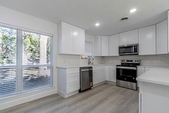 118 Milliken Dr in Livingston, TX - Foto de edificio - Building Photo