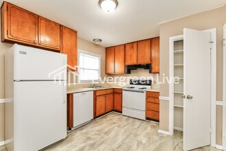 2407 Phoenix Dr in Greensboro, NC - Building Photo - Building Photo